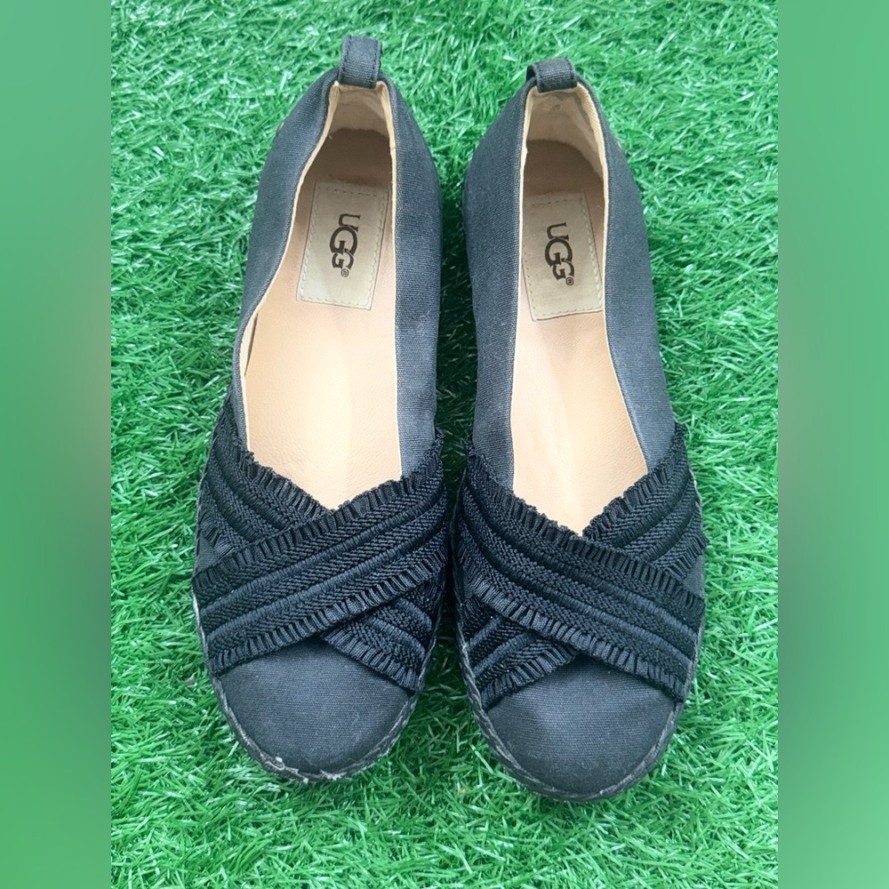 UGG Australia Women's 5.5 Ynez black Shoes 1092238 Flats Canvas Slip On